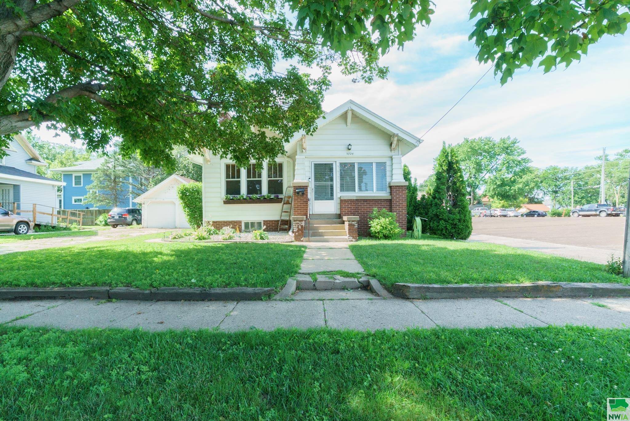 3724 RIDGE AVE, Sioux City, IA 51106