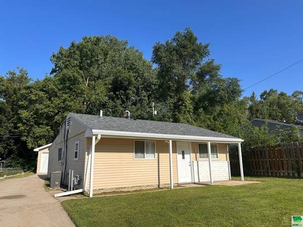 909 Alice Street, Sioux City, IA 51105