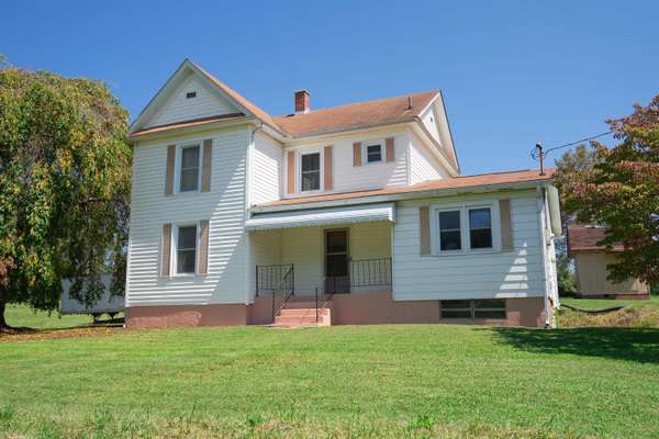 222 Walton RD, Radford, VA 24141