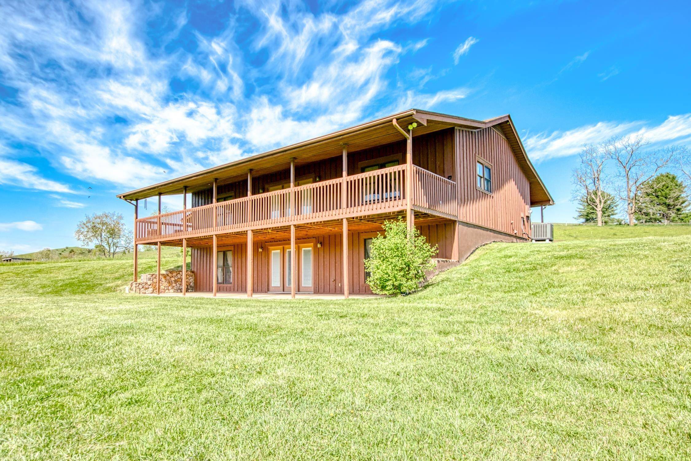 Christiansburg, VA 24073,3119 COUNTRY MEADOW DR