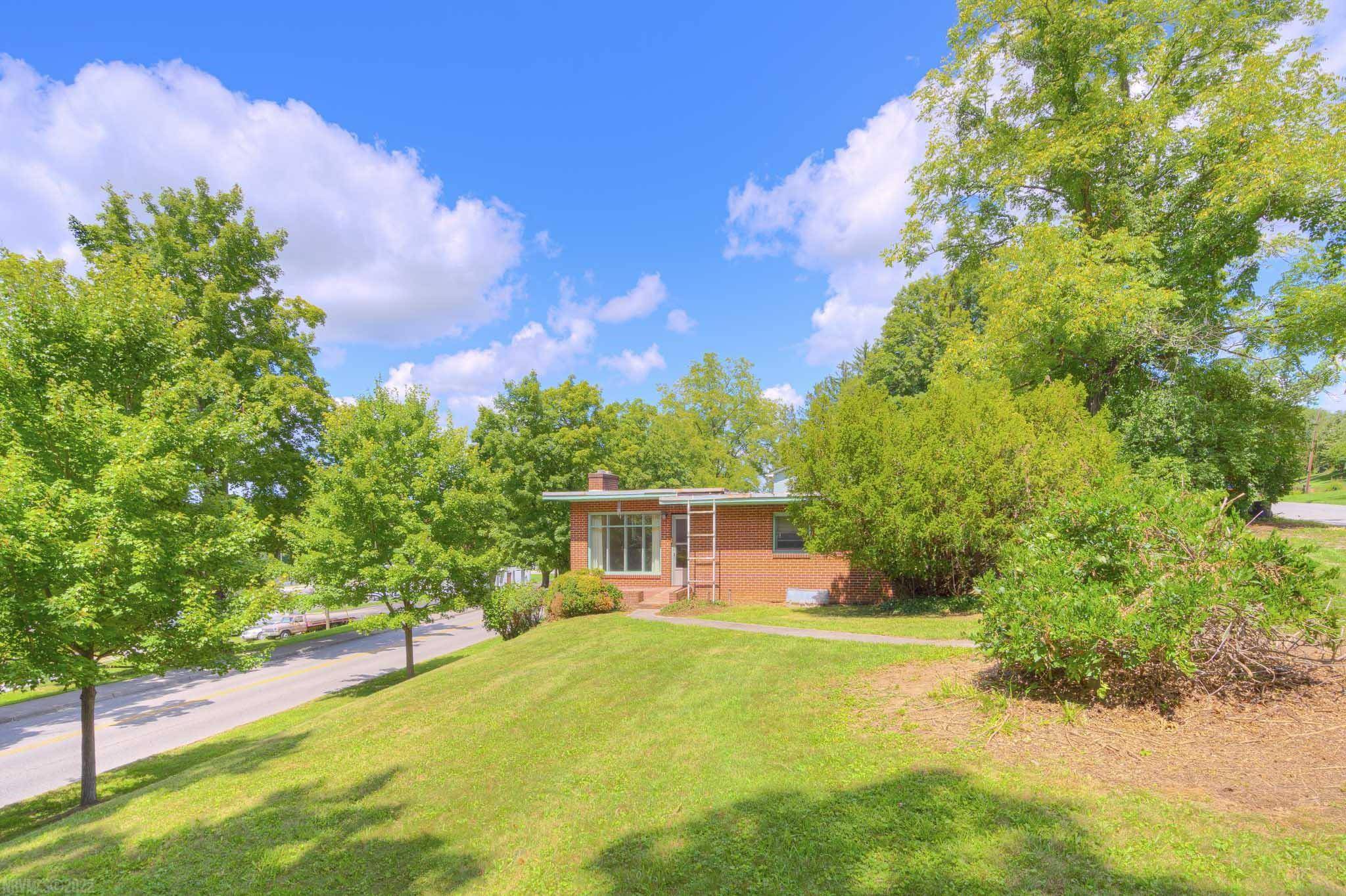 208 ARLINGTON AVE, Radford, VA 24141