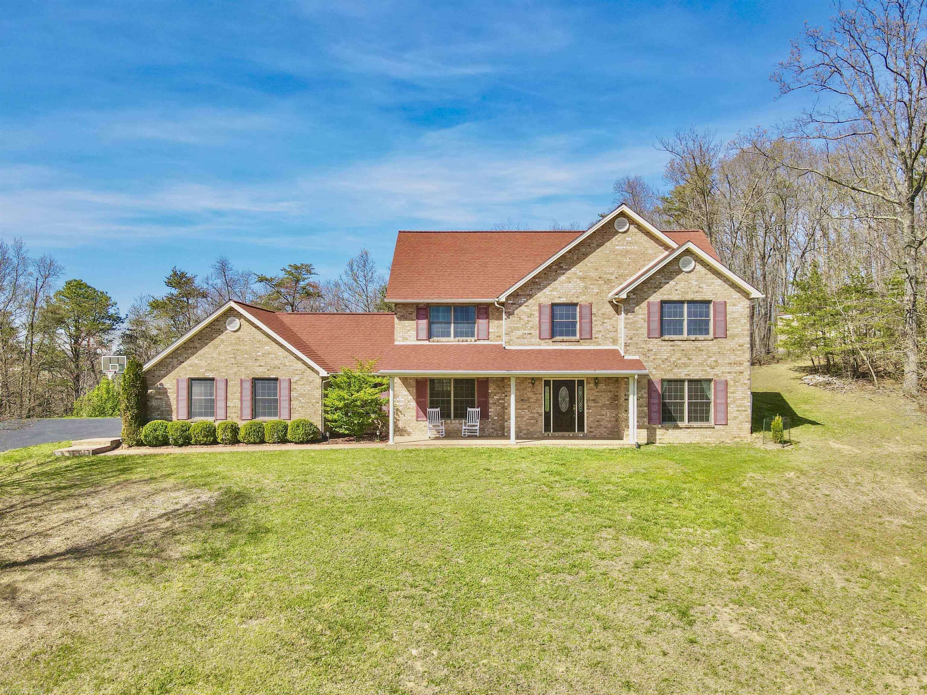 1130 Cassatt LN, Christiansburg, VA 24073