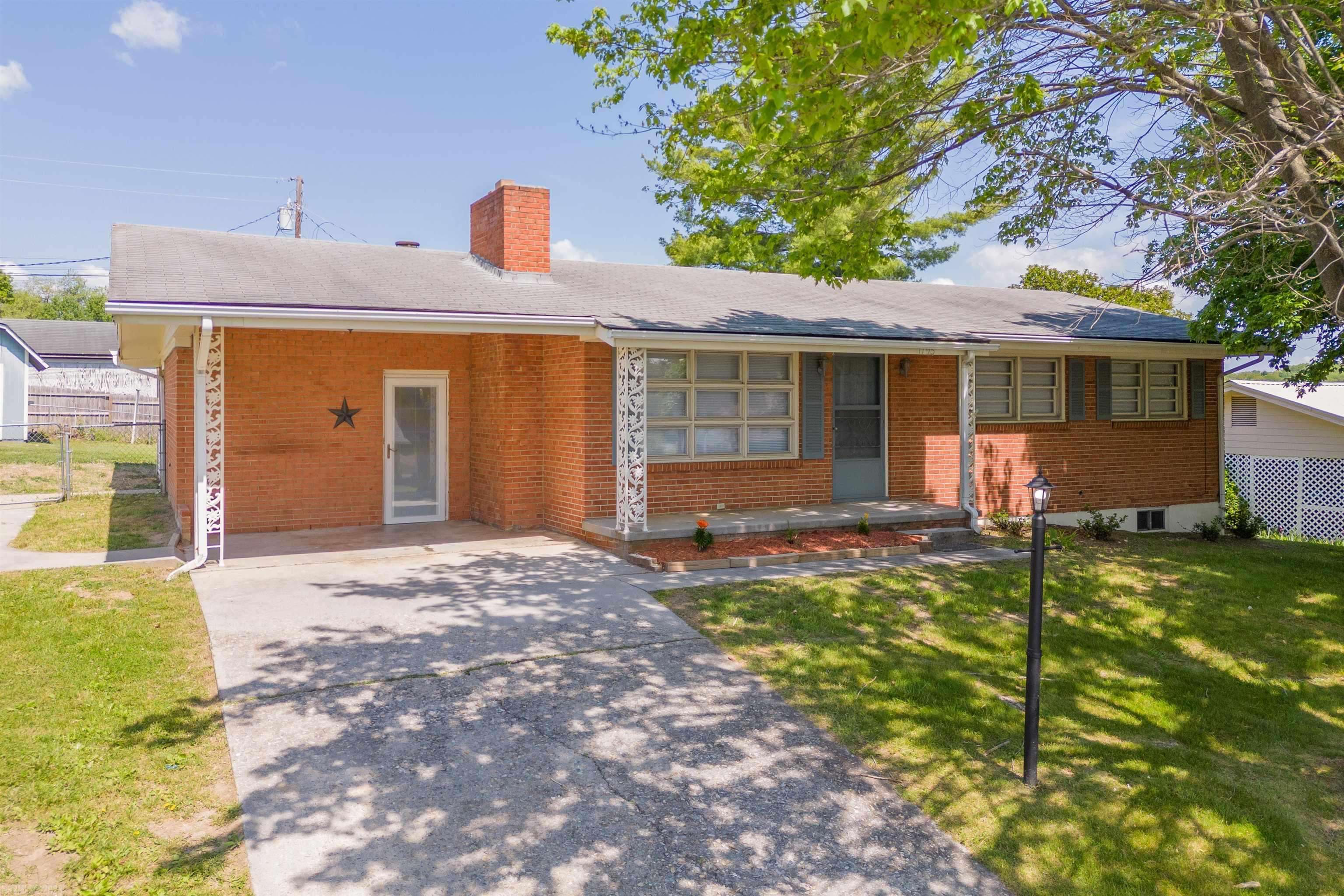 1105 Dillon ST, Pulaski, VA 24301