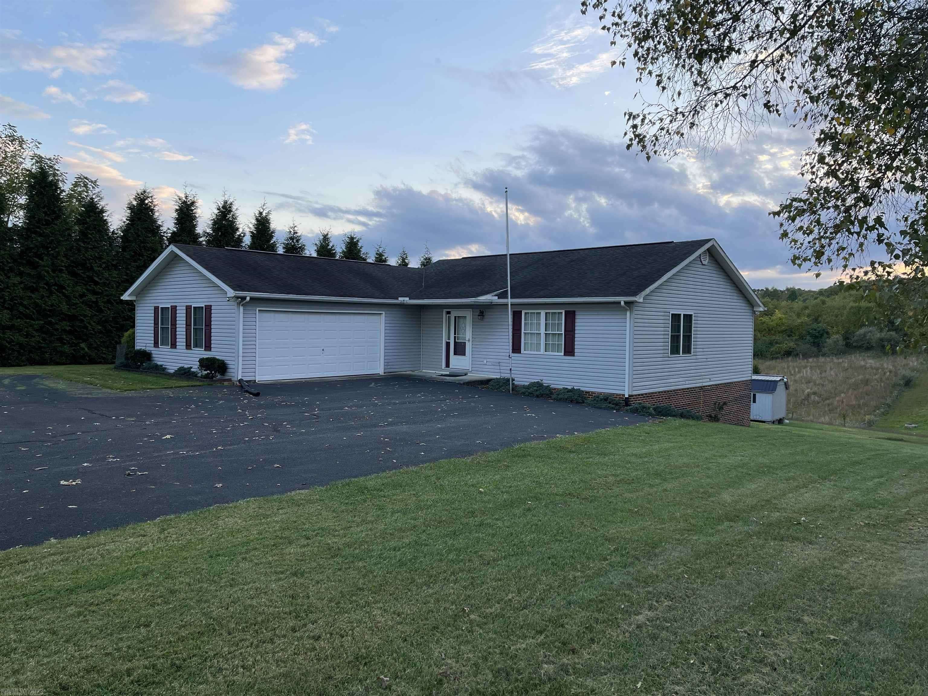 2289 PEPPERS FERRY RD, Pulaski, VA 24301