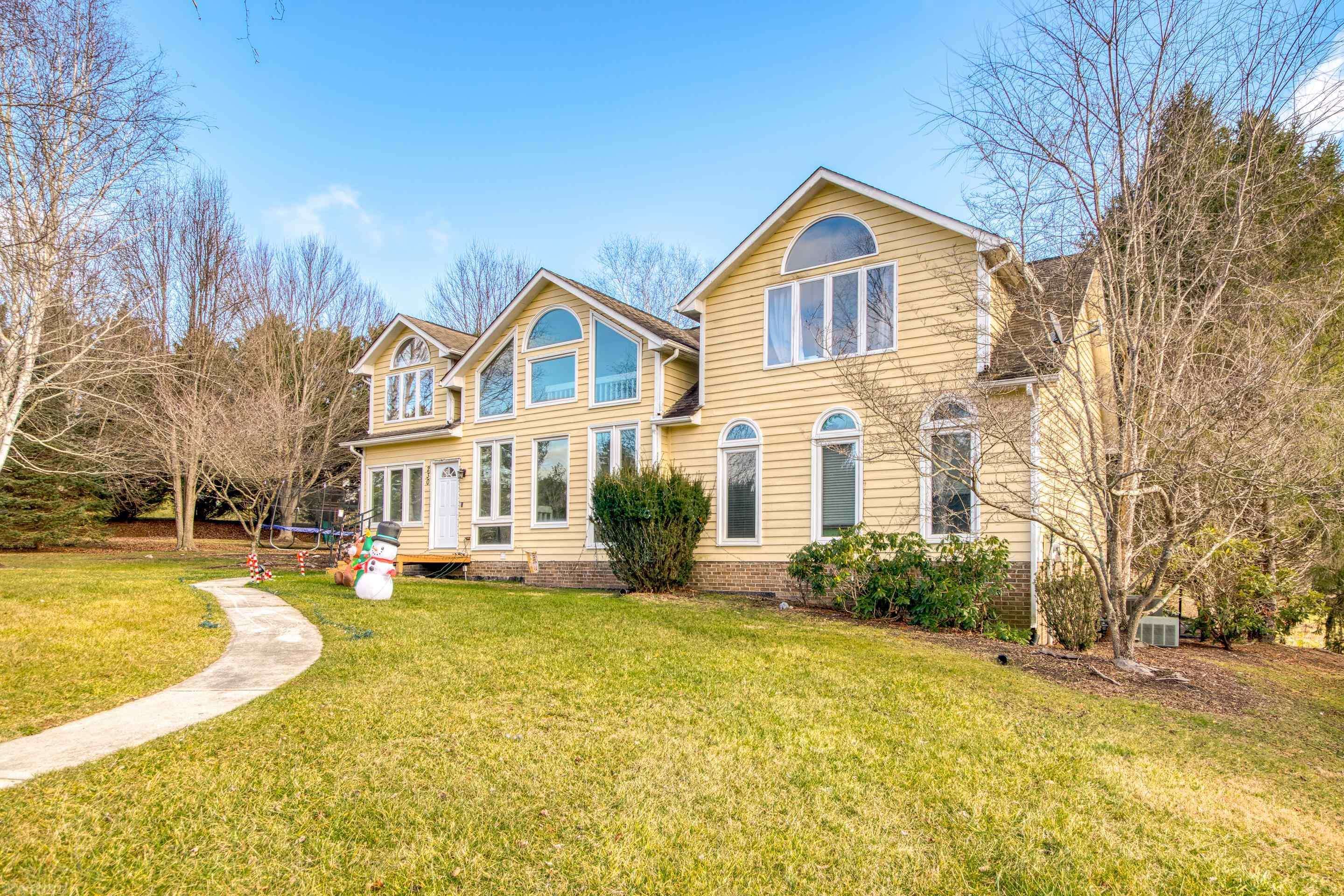 230 Morning  Star LN, Christiansburg, VA 24073