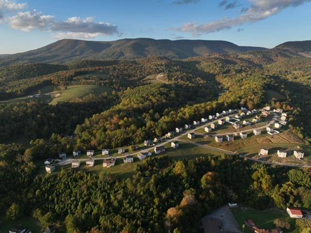 Pembroke, VA 24136,128 PRAIRIE VIEW LN
