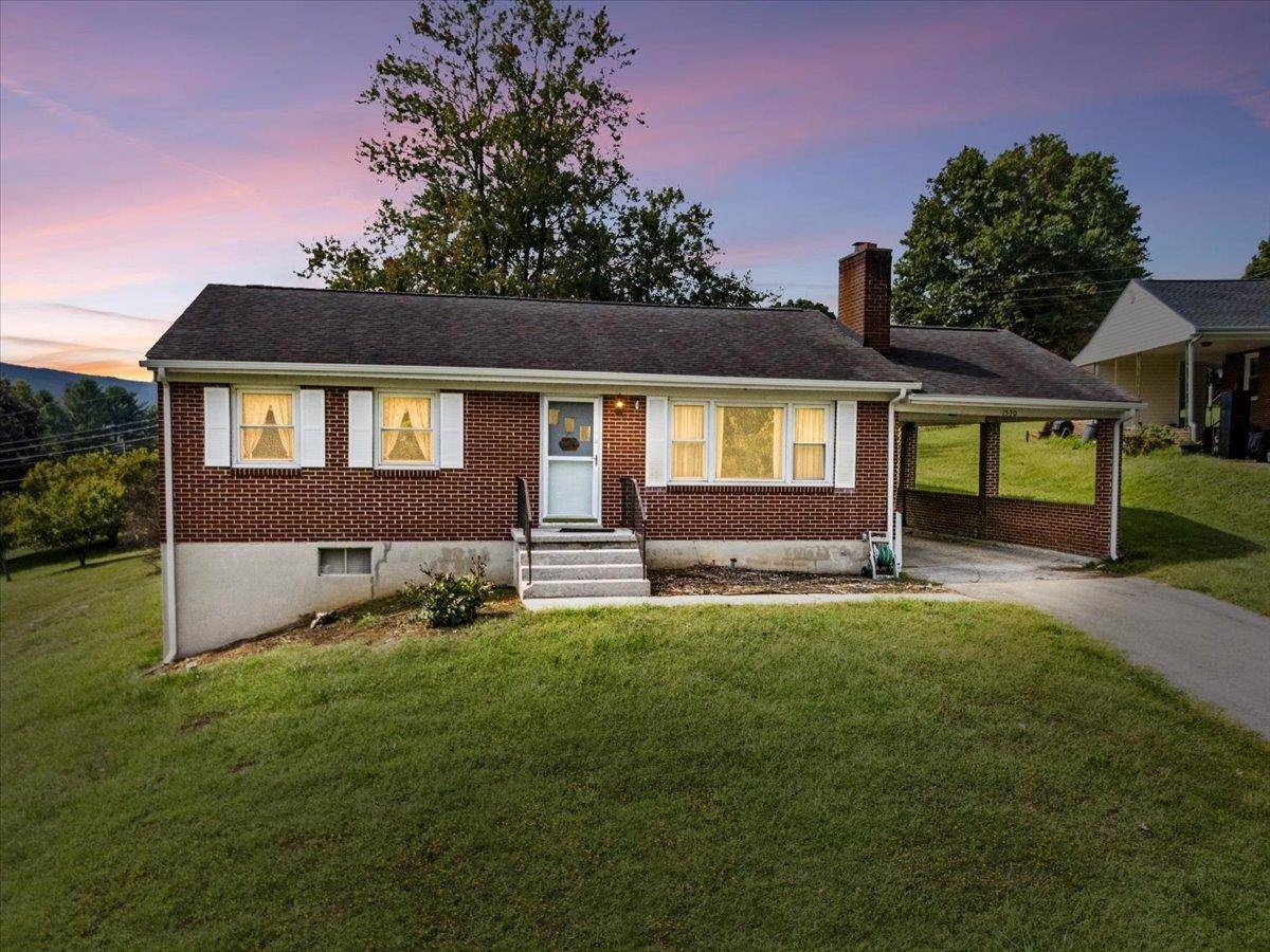 Pulaski, VA 24301,1530 Grove DR