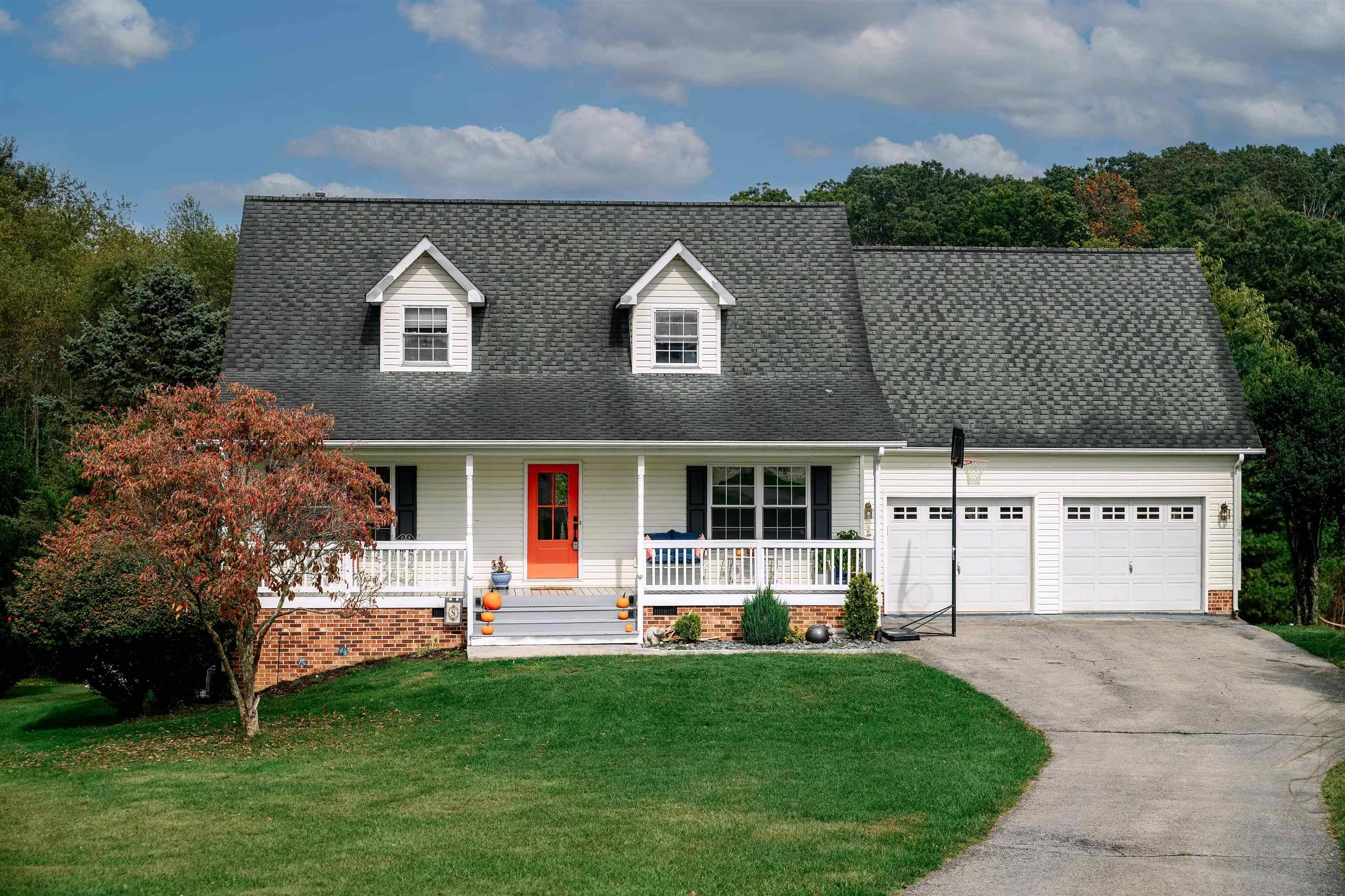 Pulaski, VA 24301,1093 Red Fox LN