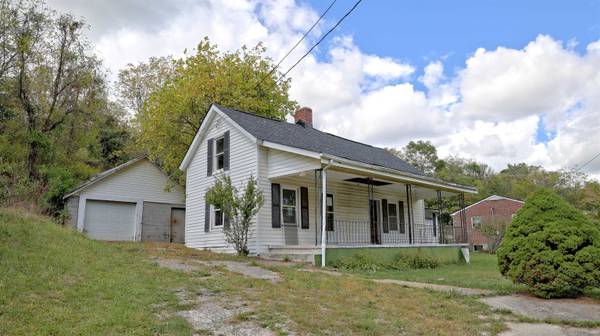 2001 ALUM SPRING RD, Pulaski, VA 24301