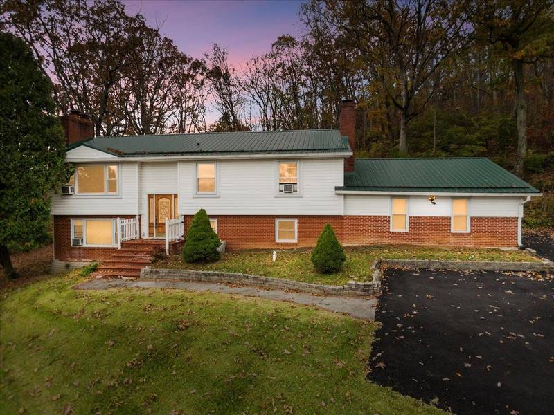 310 Forest Hill DR, Pearisburg, VA 24134