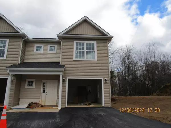 6141 Warren Newcomb DR, Fairlawn, VA 24141