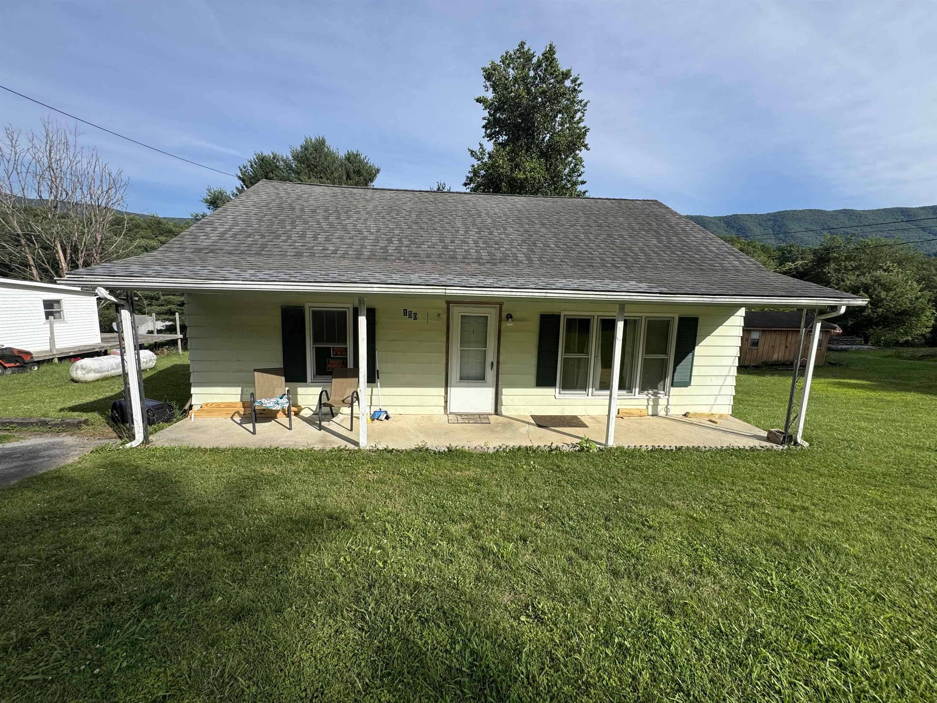 150 Crestwood DR, Narrows, VA 24124