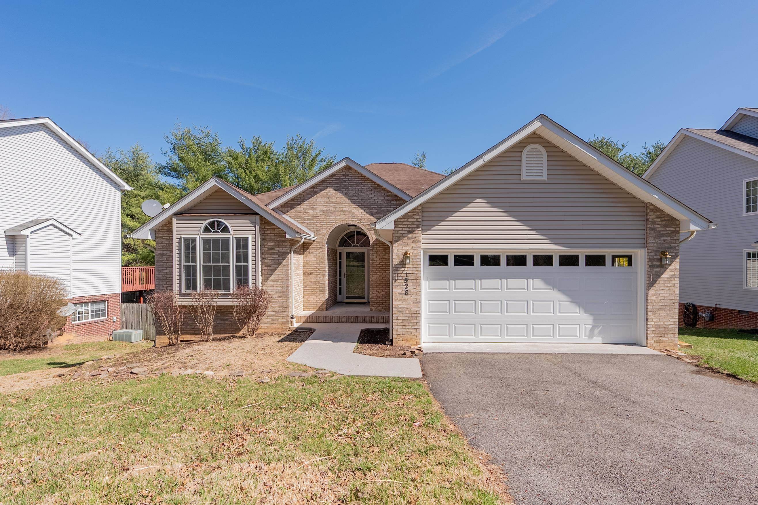 1528 Oriole DR, Blacksburg, VA 24060