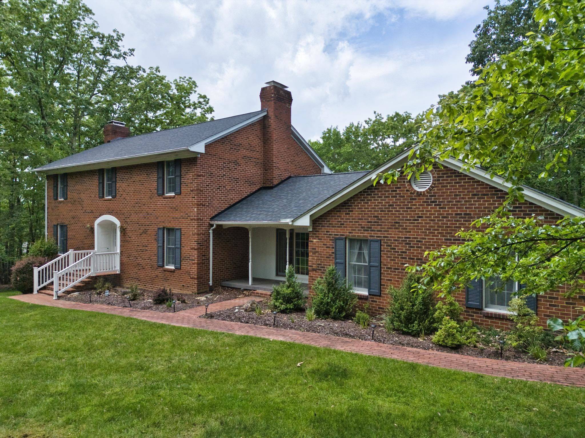 1674 SMITHFIELD DR, Blacksburg, VA 24060