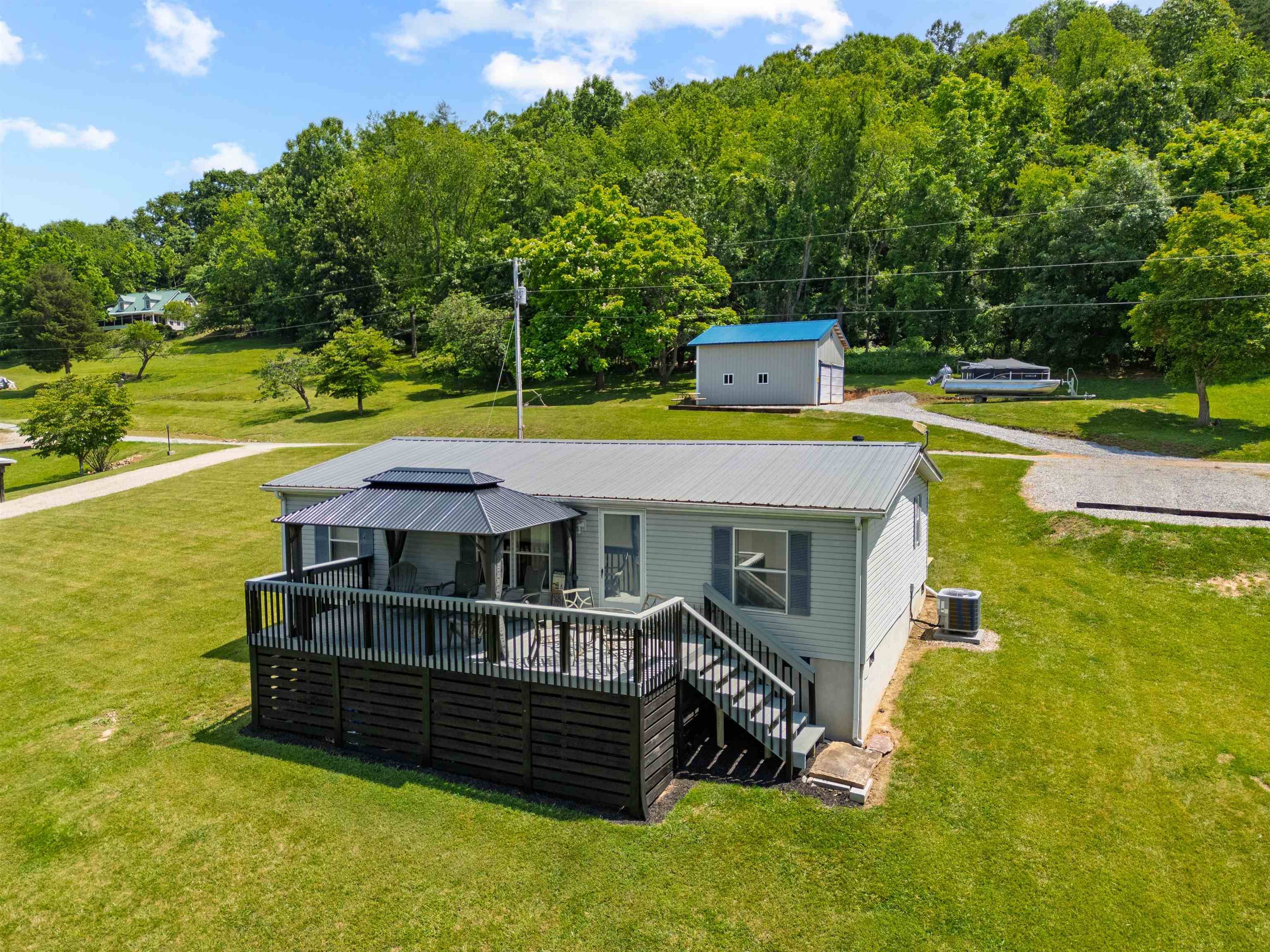4276 PARADISE RD, Hiwassee, VA 24347
