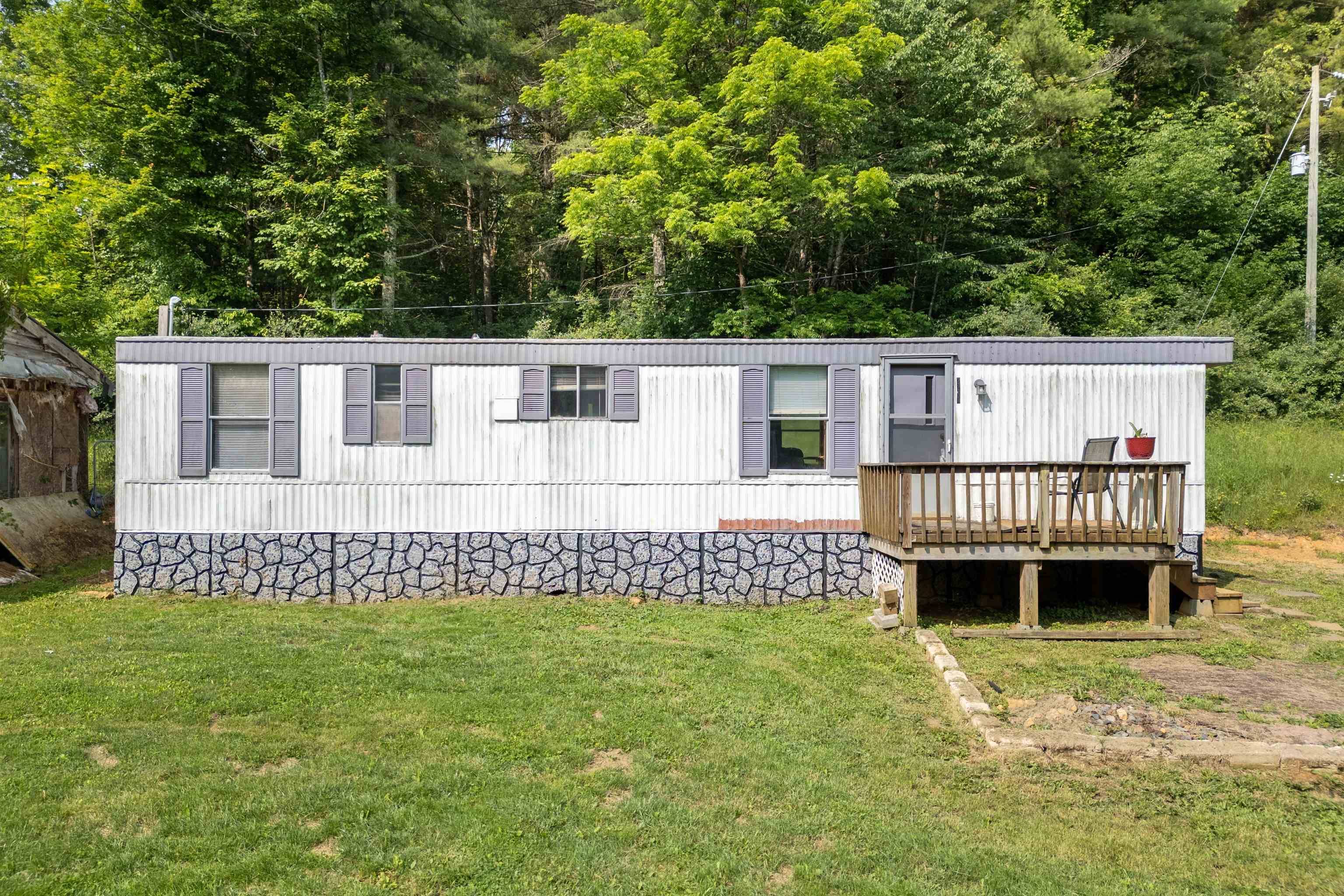 2268 Reedsville RD, Willis, VA 24380