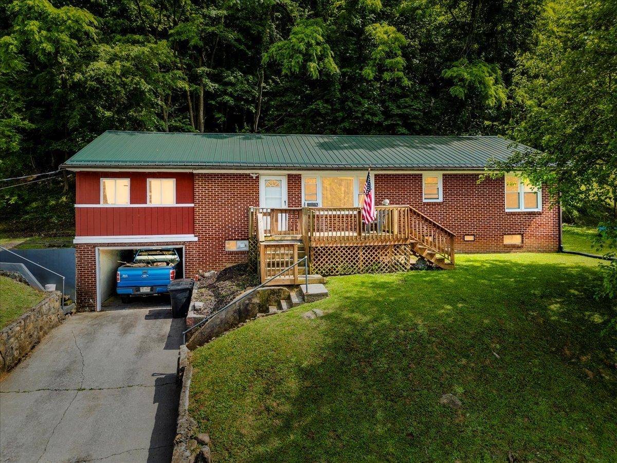 508 College ST, Narrows, VA 24124