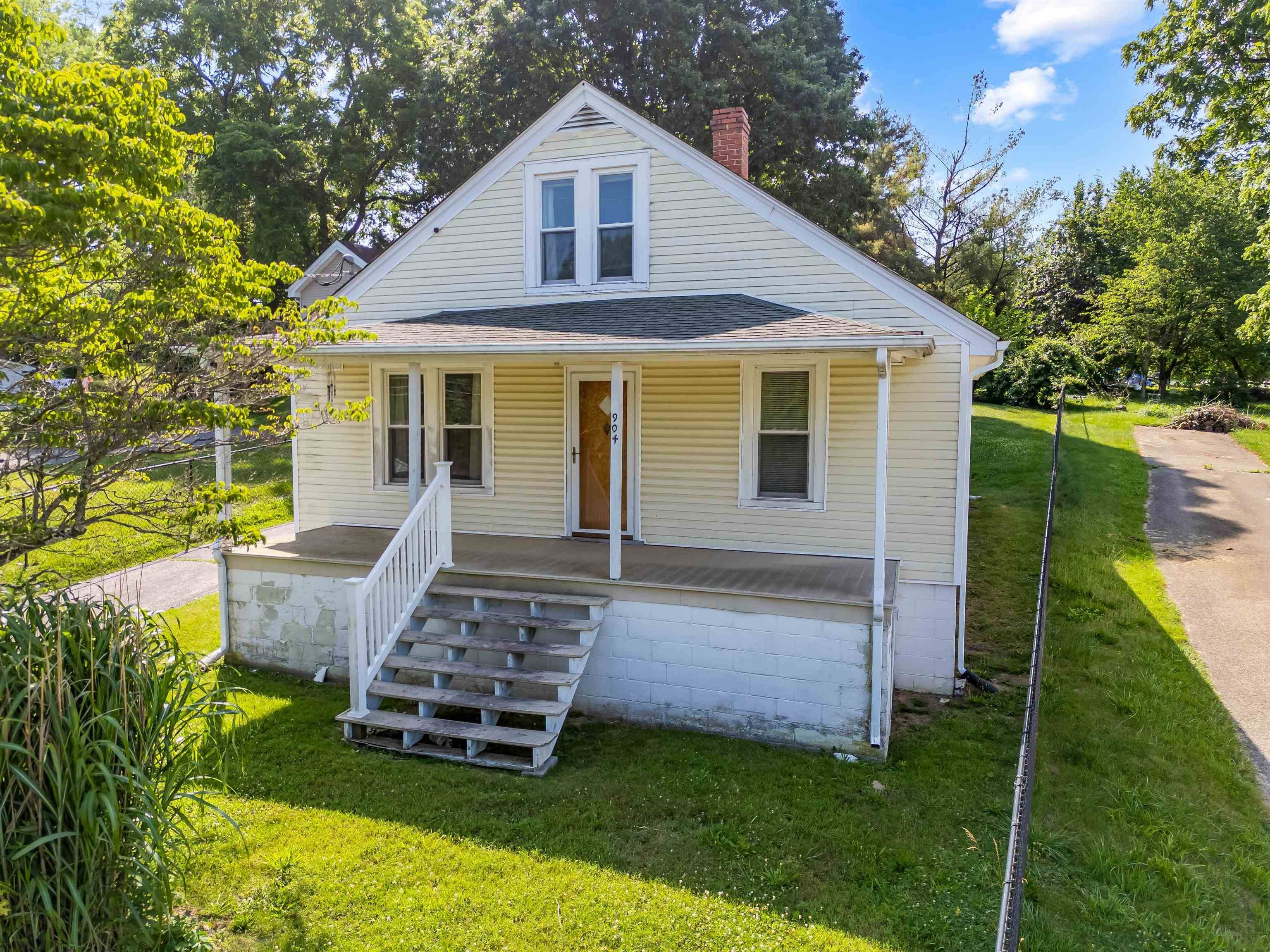904 Giles Rd RD, Blacksburg, VA 24060
