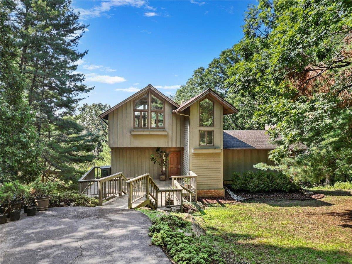 607 HIGH MEADOW DR, Blacksburg, VA 24060