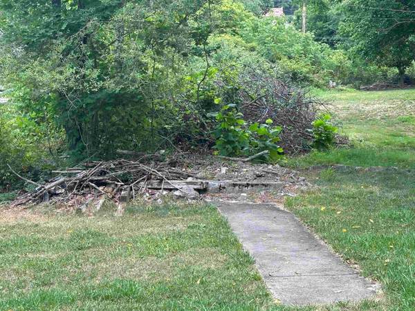 563 Poplar ST, Narrows, VA 24124