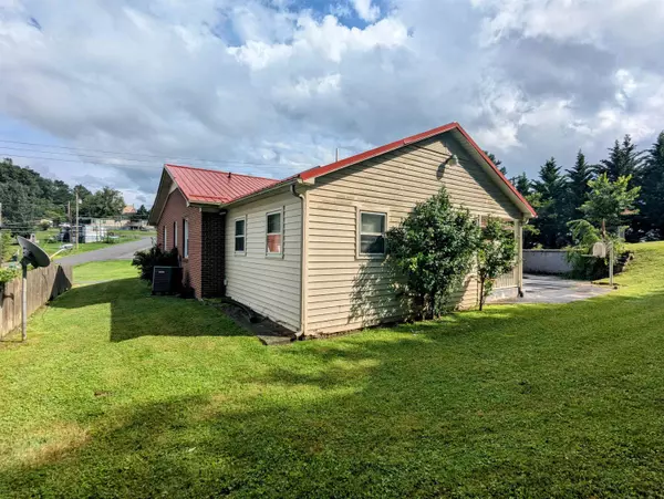 Galax, VA 24333,714 Glendale RD