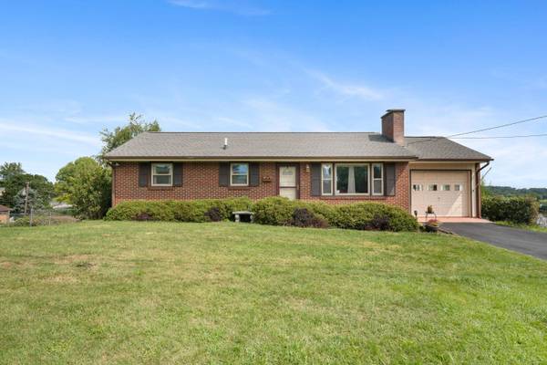 105 Wades LN, Christiansburg, VA 24073