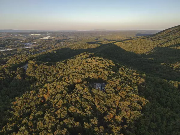 Pulaski, VA 24301,1123 Sylvan DR