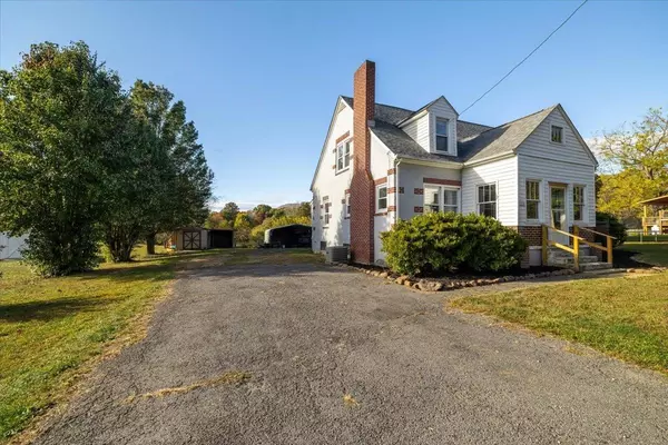 Pembroke, VA 24136,218 DOE CREEK RD