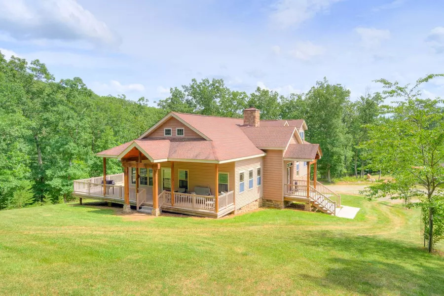 1386 Indian Valley RD, Radford, VA 24141