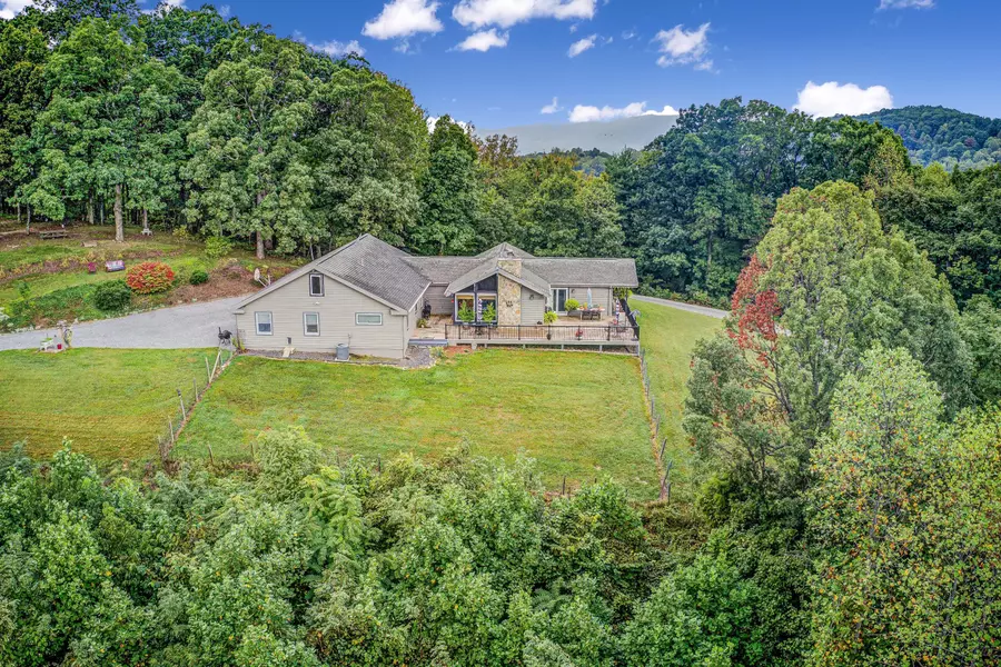 320 PLAINVIEW LN, Boones Mill, VA 24065