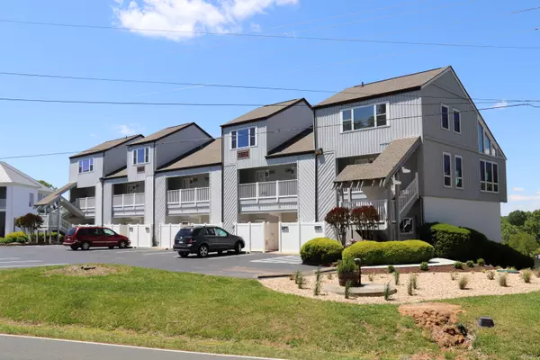 16109 SMITH MOUNTAIN LAKE PKWY #S2, Huddleston, VA 24104