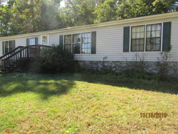 Moneta, VA 24121,1499 Hawks Nest LN