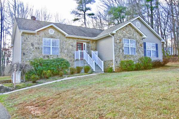 120 Woods Edge DR, Rocky Mount, VA 24151