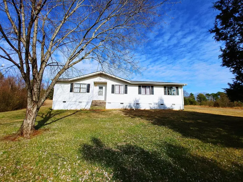 300 Childress LN, Hardy, VA 24101