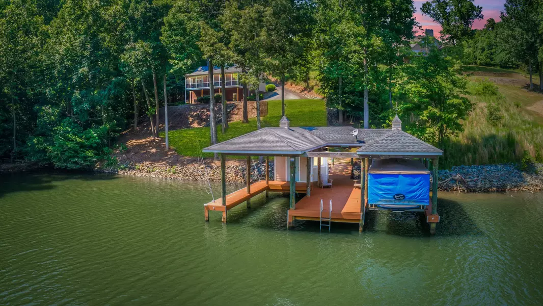 100 Lake Pointe TRL, Glade Hill, VA 24092