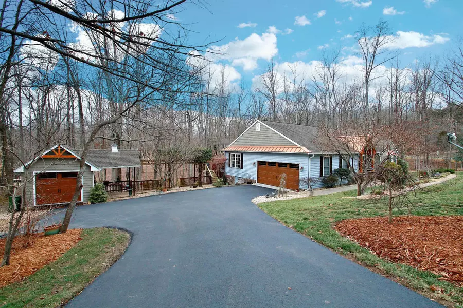 36 Windtree DR, Moneta, VA 24121