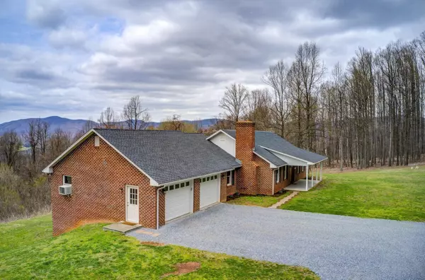 Blue Ridge, VA 24064,516 Clearview LN