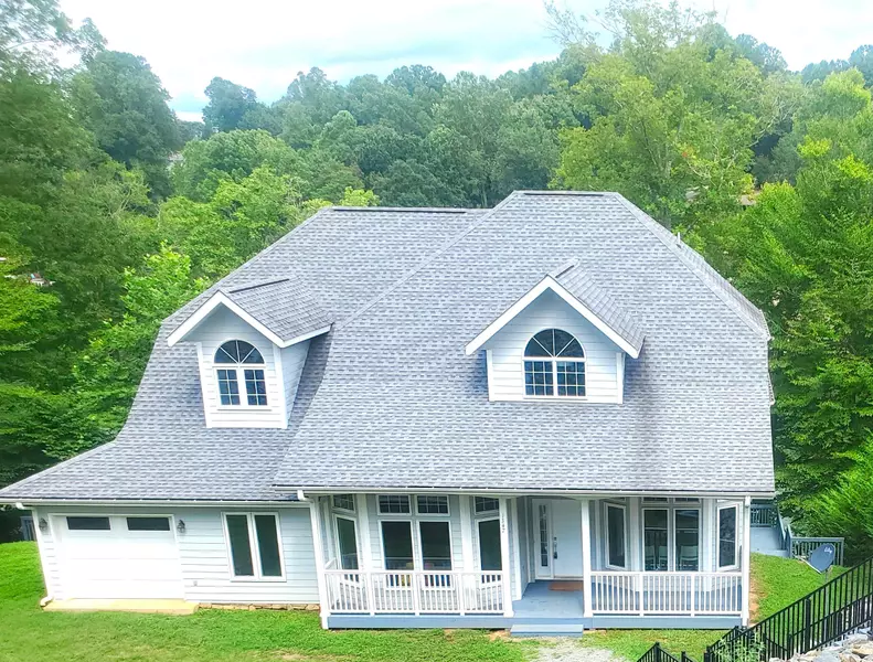 1347 Nicholas LN, Moneta, VA 24121