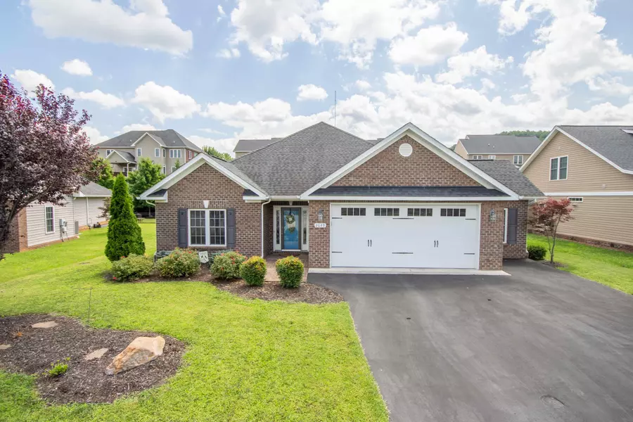 2689 Woods Meadow LN, Salem, VA 24153