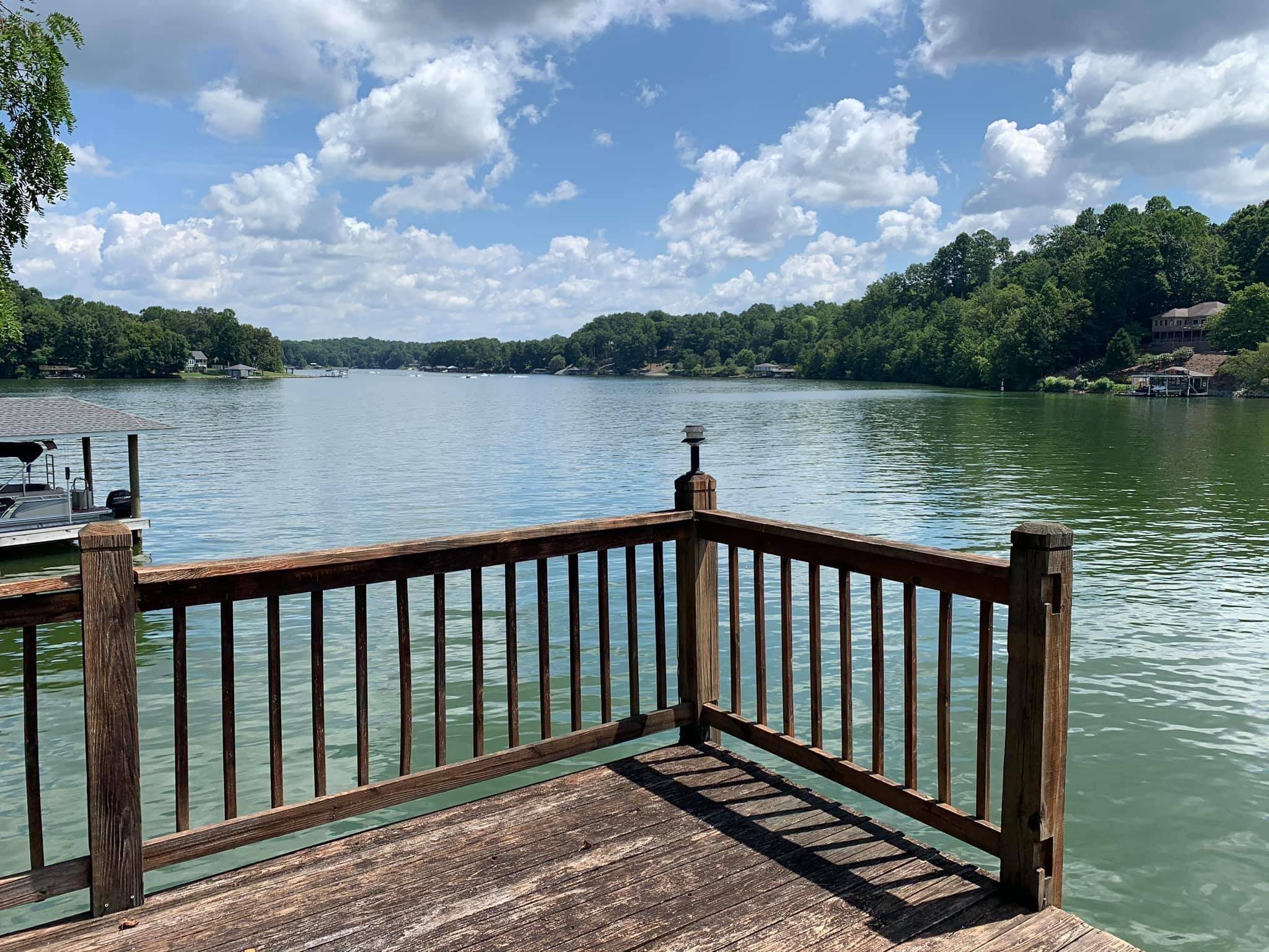 Moneta, VA 24121,310 Hales Point DR