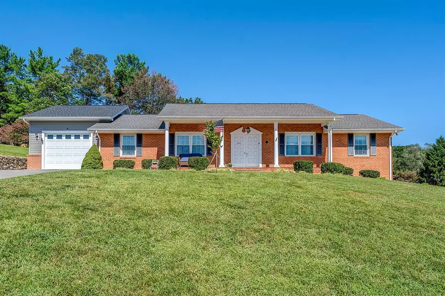 3911 Poplar Grove DR, Vinton, VA 24179