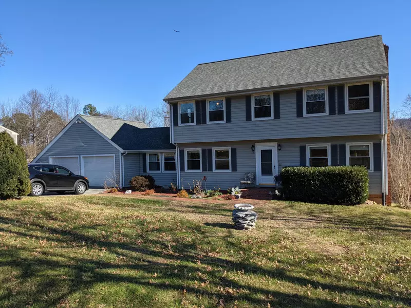 186 Royce RD, Troutville, VA 24175