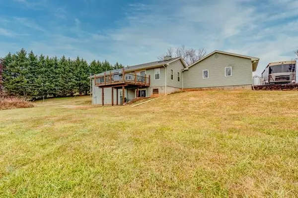 Moneta, VA 24121,1271 Meadow Acre RD