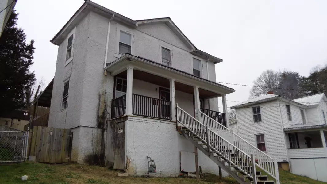 813 Brussels AVE, Clifton Forge, VA 24422