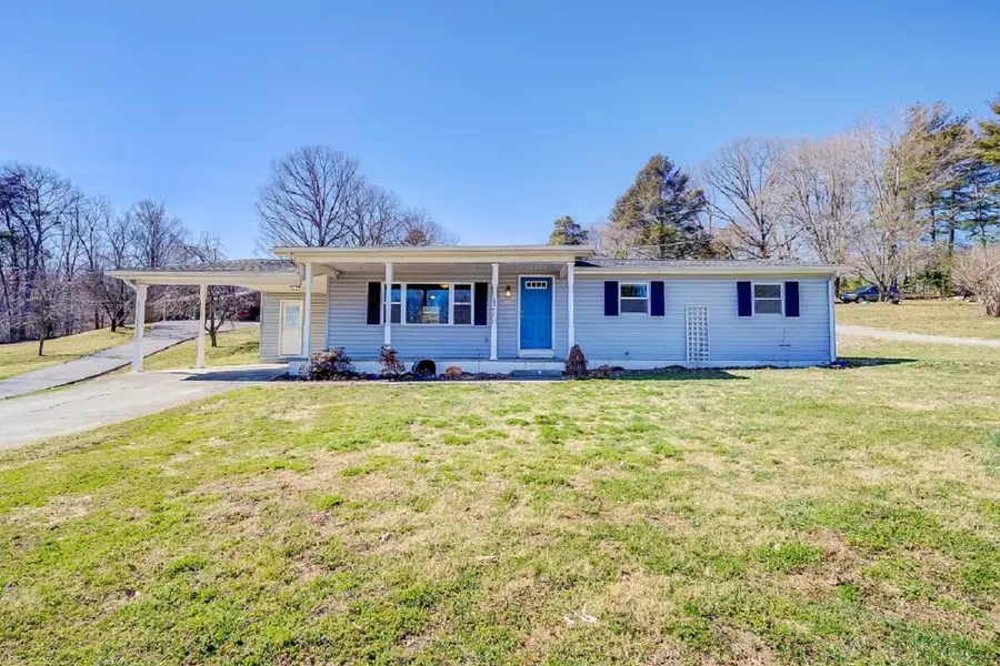 4244 Parr RD, Salem, VA 24153