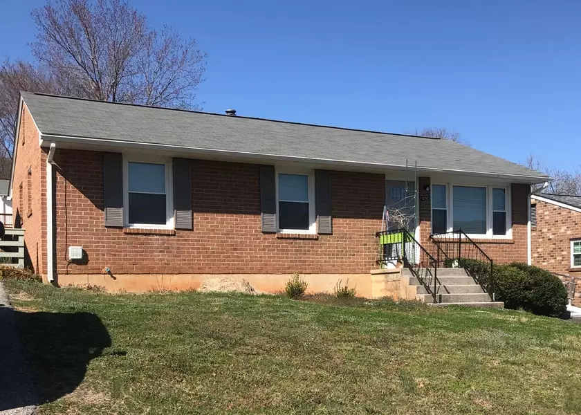 490 2nd ST, Buchanan, VA 24066