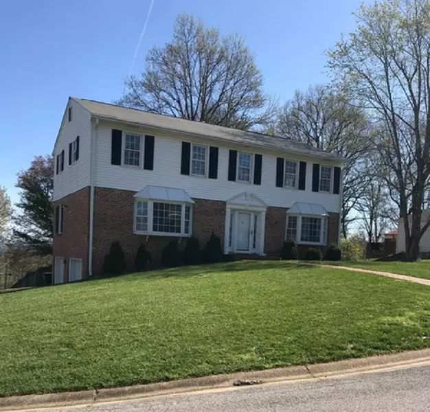 2800 Titleist DR, Salem, VA 24153