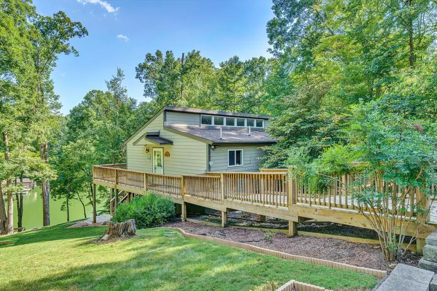 128 Minton CIR, Moneta, VA 24121