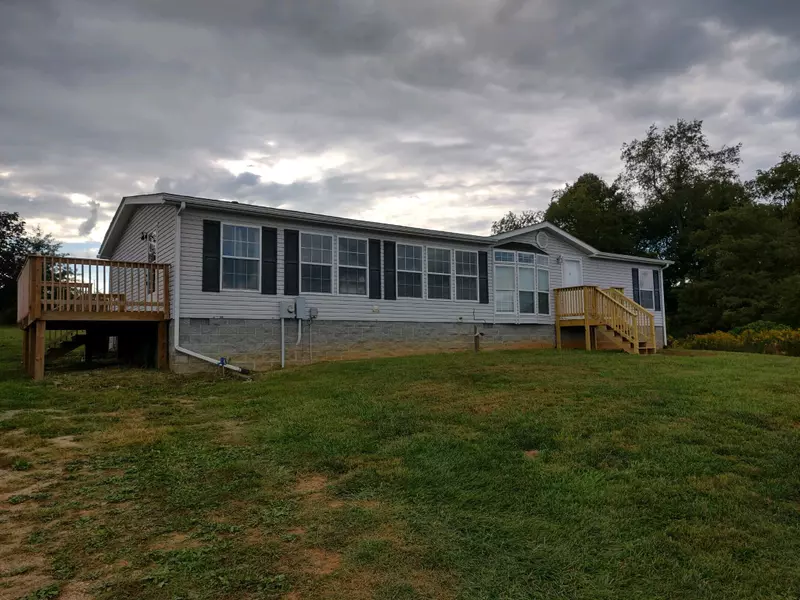 224 Gracie LN, Floyd, VA 24091