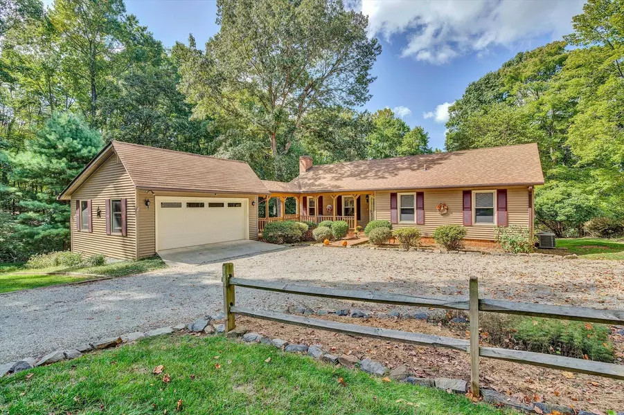 65 Pine Crest CIR, Moneta, VA 24121